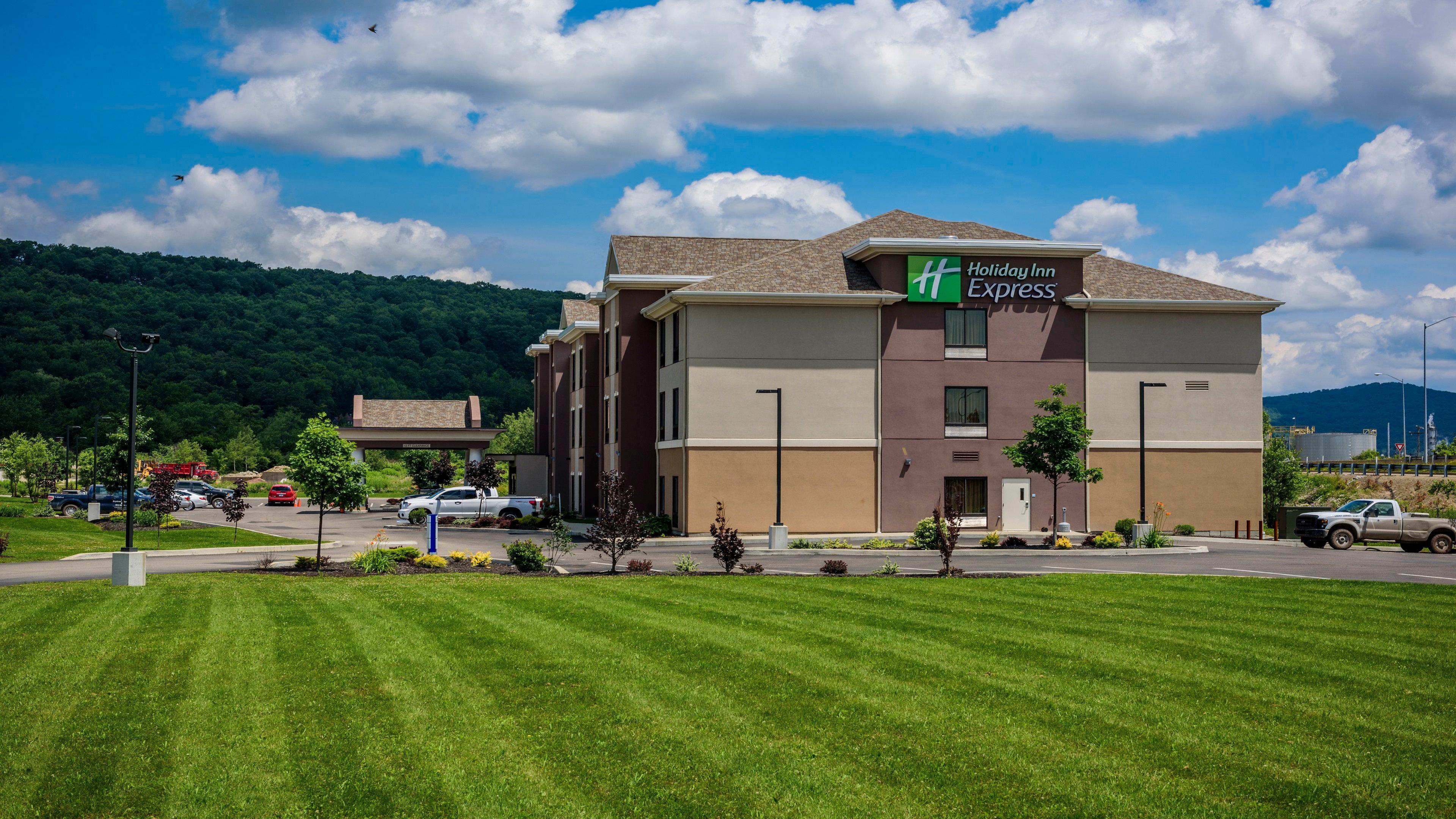 Holiday Inn Express And Suites - Bradford By Ihg Esterno foto